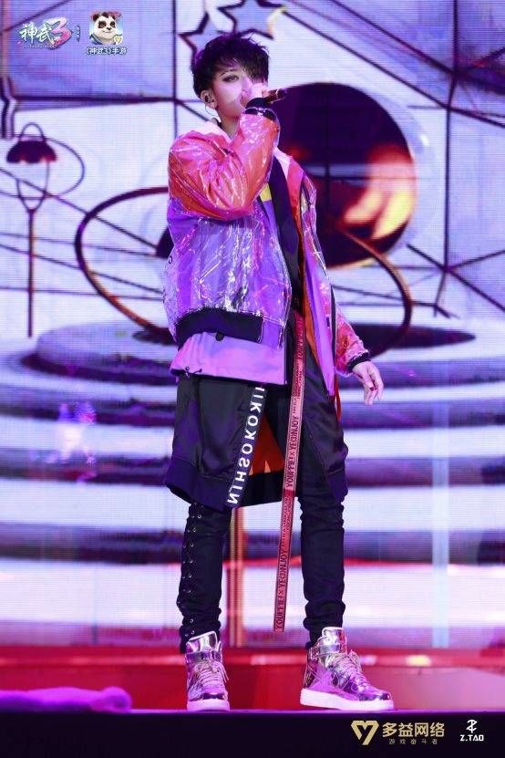 黄子韬巡演福州再掀高潮 《神武3》携手首席弟