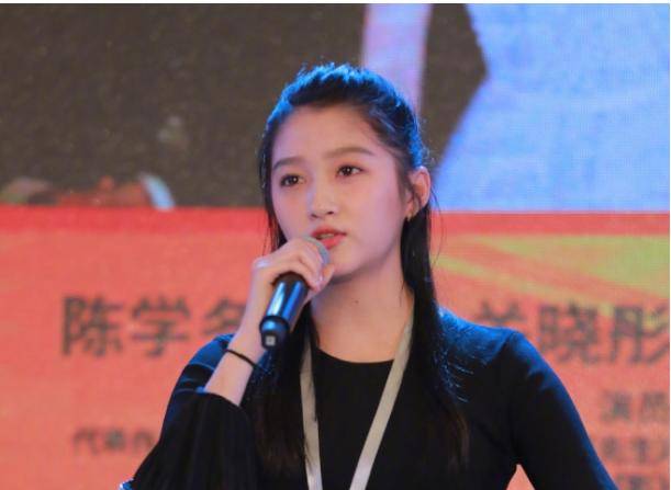 鹿晗关晓彤罕见同框一起发声 关晓彤:我们不会