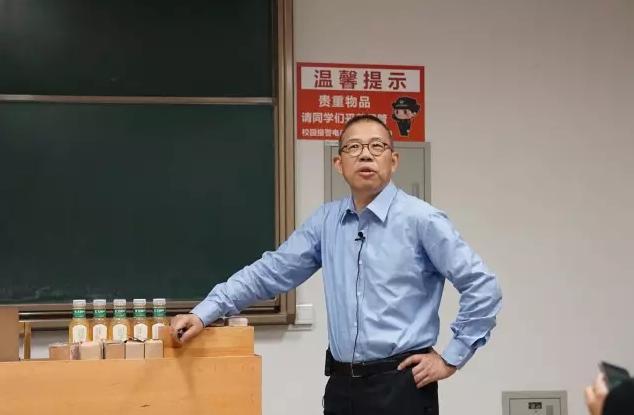 农夫山泉钟睒睒:现在不需要上市 未来目标超越国际品牌