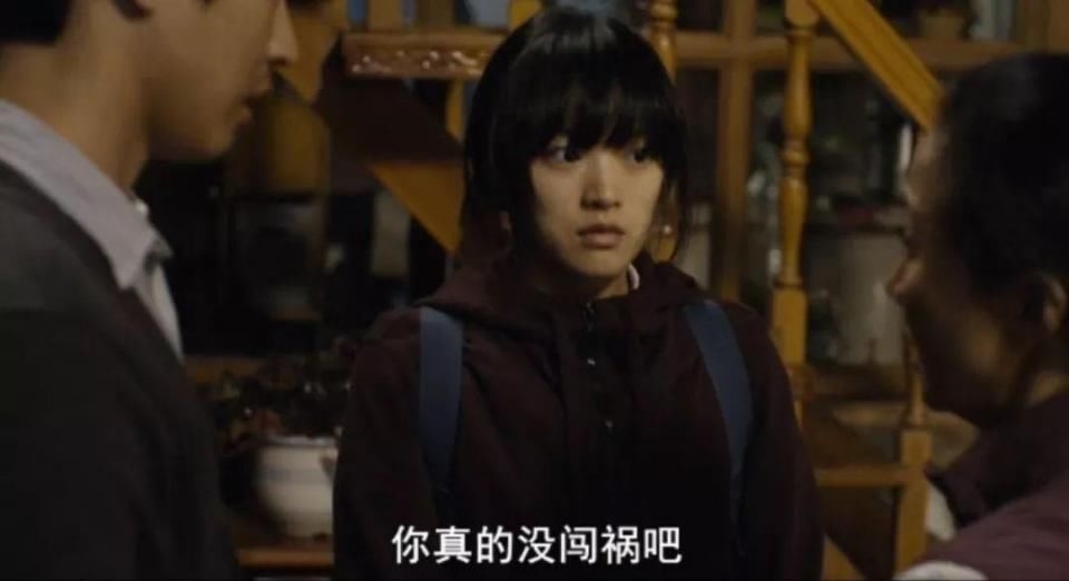 韩公主寄宿在老师家，却被老师的母亲刁难。她不断地质问韩公主，是不是闯下了什么祸才躲起来，有没有怀孕，不断提醒儿子要赶走韩公主。