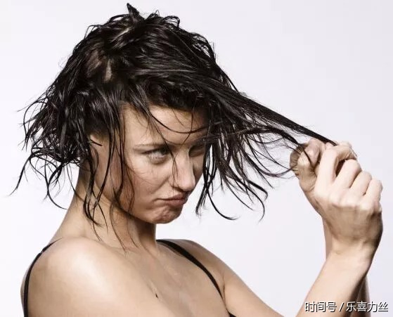 头发油腻,脱发严重,几个小方法让头发不油不脱