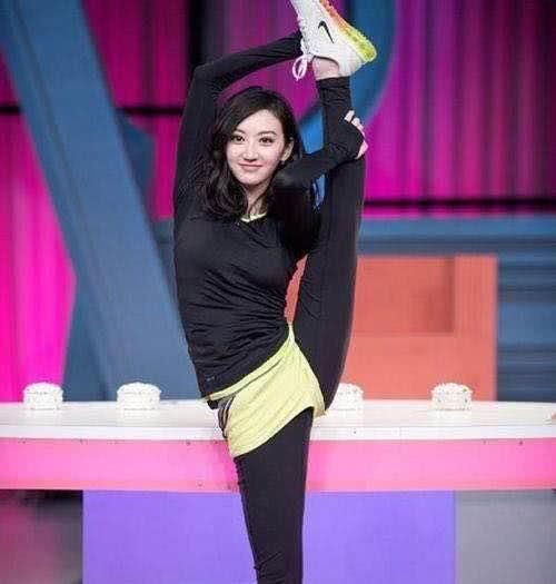 刘亦菲穿高跟鞋秀一字马,刘诗诗的太另类,网友