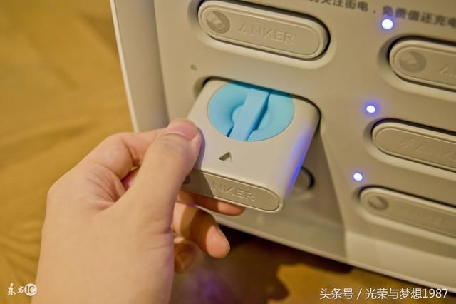 王思聪PK陈欧!共享充电宝从风口坠落,多家企