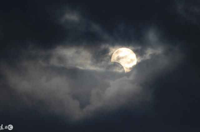 4首经典古诗词,让你读懂蓝月红月的诗情画意!