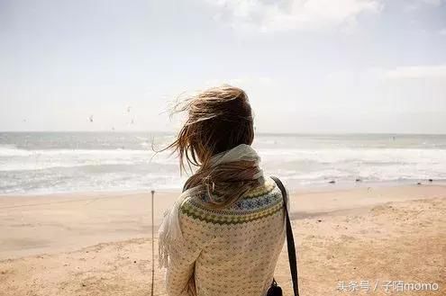 父亲去世他战友拿出张欠条,弟弟让我还钱,三年