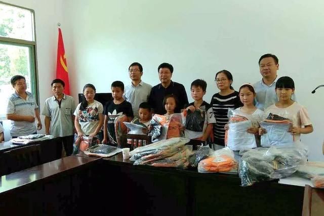 留坝县召开民营企业非公经济人士暨党外人士