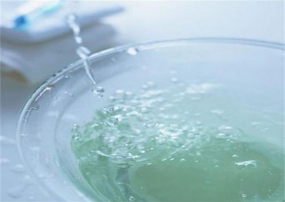 女人请慎重:白醋加牙膏祛斑纯属流言,用了等于