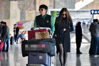 王大治升级做父亲老婆是圈外人 王大治前妻是