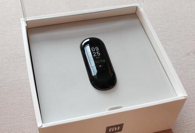 学生穿戴怎么选,小米手环3 VS 荣耀手环3