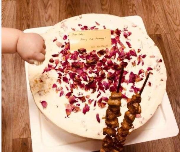 Angelababy首晒和黄晓明儿子的照片,小海绵一