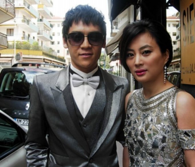 54岁李玲玉,嫁犹太富商,混血儿子超帅,今复出为儿子铺路