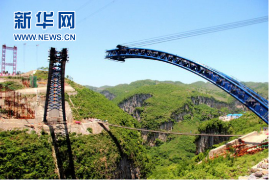 我国高铁首座钢混转体拱桥主体建成