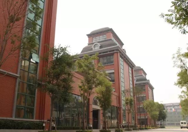 投资1亿2千万元,于郑州国基路55号创立贝斯特勤礼中学——六年一贯