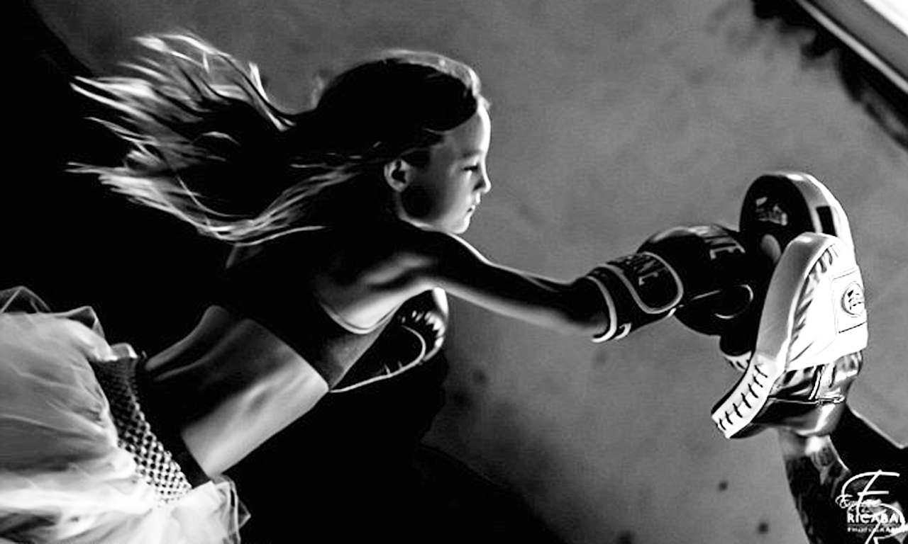 如今05后的她俨然成了小伙伴们的偶像，还被邀请成为反对青少年暴力和校园凌霸的大使，激励同龄人健康饮食，多锻炼身体。