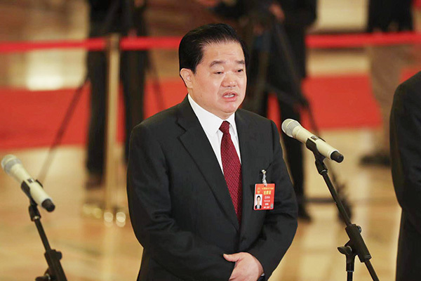 河北省人大常委会常务副主任范照兵等部分全国人大代表接受中外记者