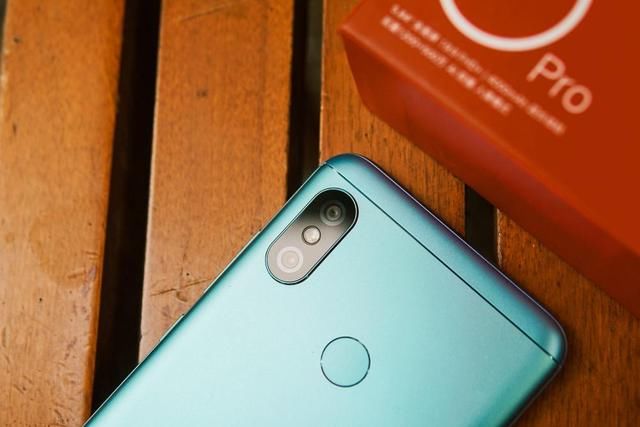 红米6 Pro八核处理器+1200万双摄+5.84英寸大