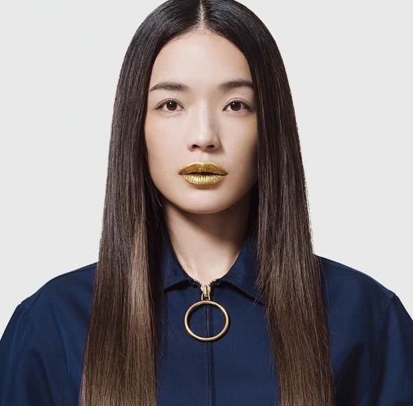 圆脸、方脸的女生,放弃中分吧,难看显脸大!这些