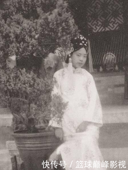 老人把父亲留下的金钗拿去鉴定,专家大惊:不知