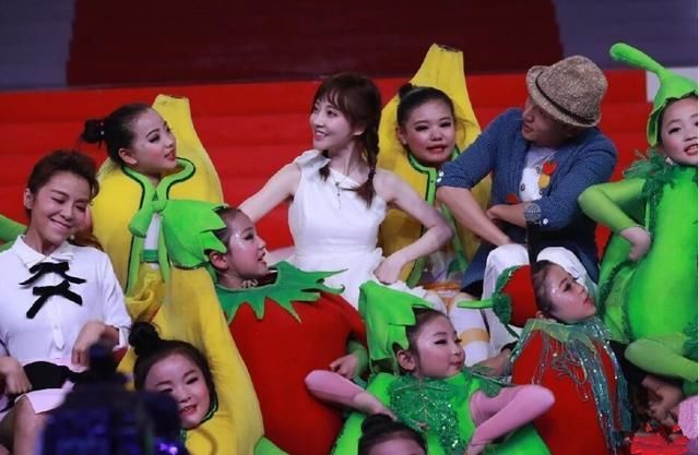 网红变明星,直播界走向娱乐圈 看看冯提莫就知