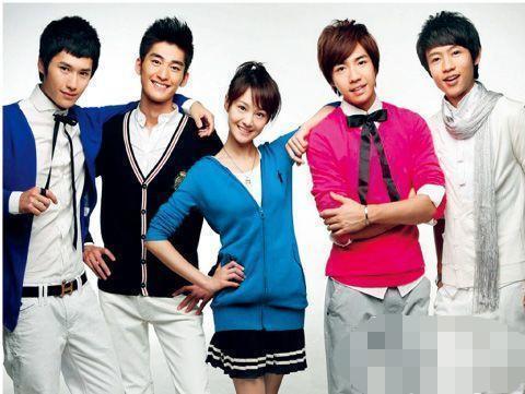 俞灏明毁容后首次登台献唱 刚一开嗓观众都泪奔了 俞灏明毁容后首次登台献唱 刚一开嗓观众都泪奔了