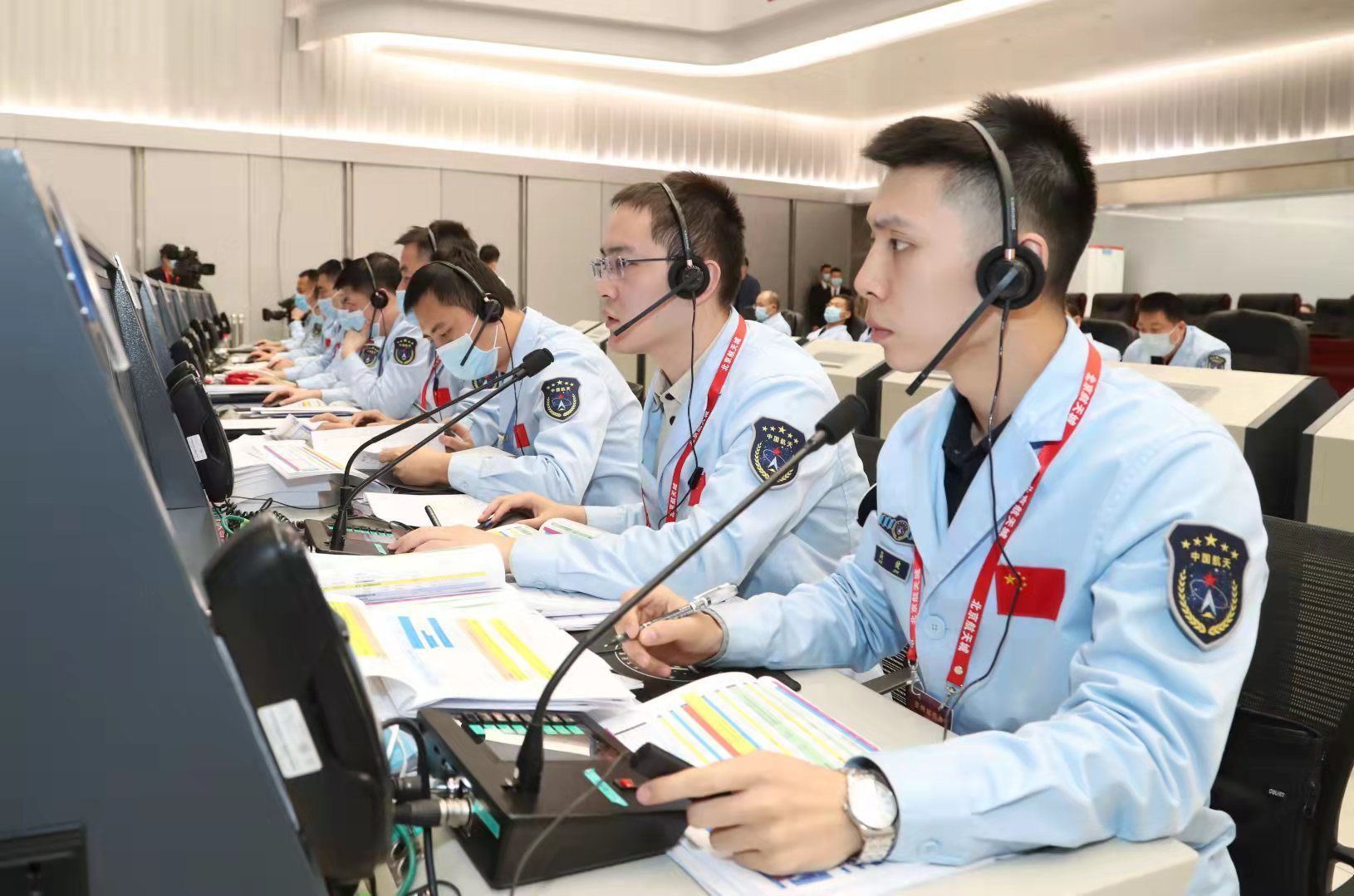 北京航天飞控中心:在天宫之下见证神舟之吻