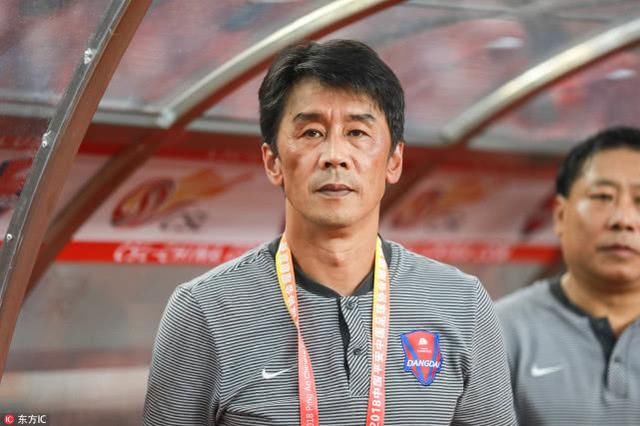 中超球队面临降级危机,主帅竟现场让外援讲战