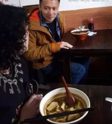 谢霆 锋王 菲再度分手,王菲哭着上飞机,李亚 鹏