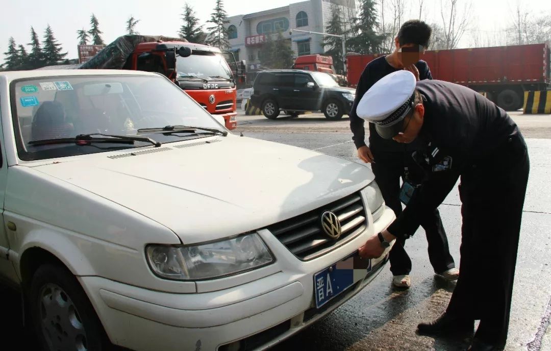 平陆交警利用缉查布控 查获一辆逾期未年检车辆