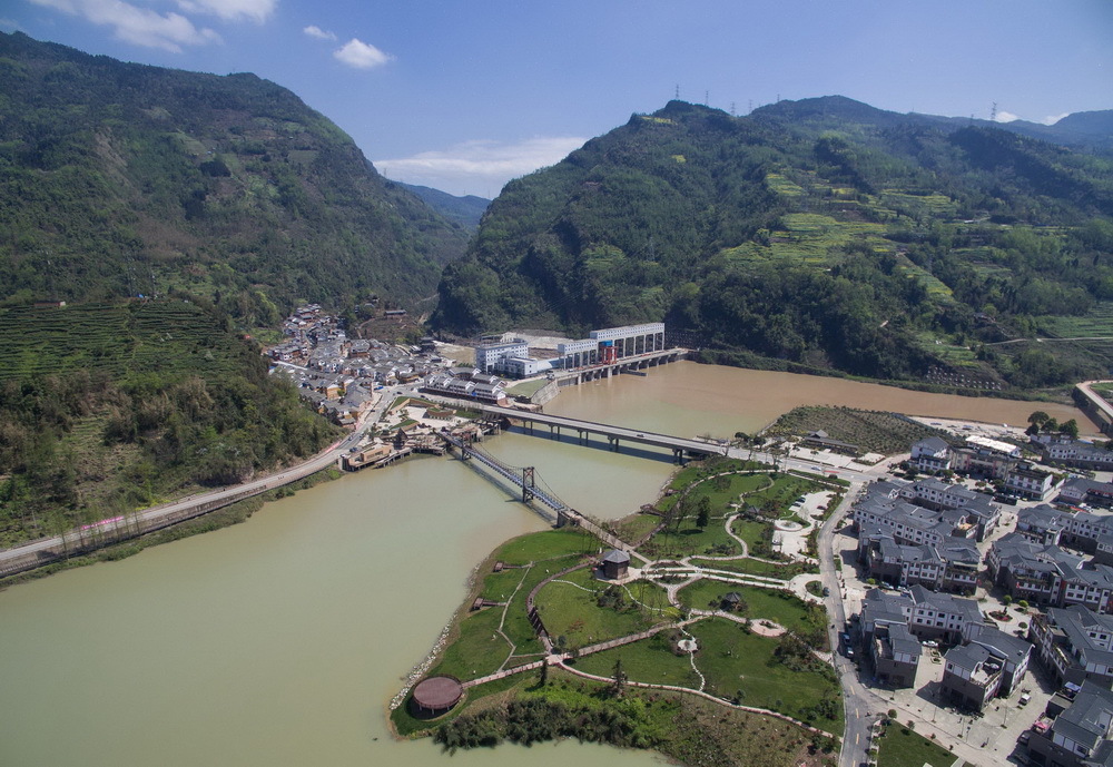 化“绿水青山”为“金山银山” 化“绿水青山”为“金山银山”