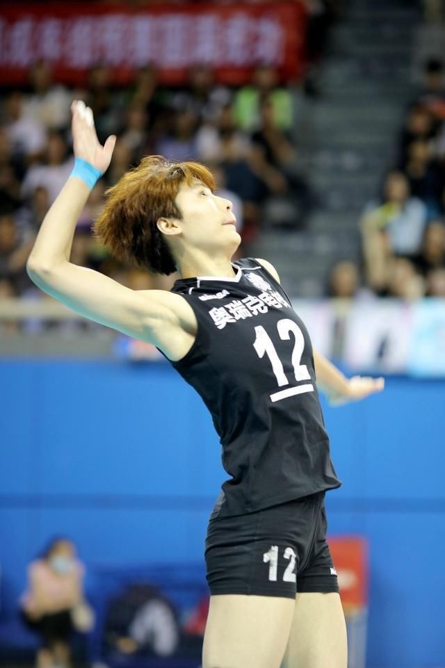 重磅!中国女排又一名将前往欧洲打球,她是朱婷的"老队长"