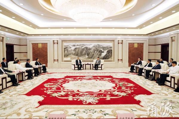 宁波工业互联网研究院系列项目签约,欲与杭州