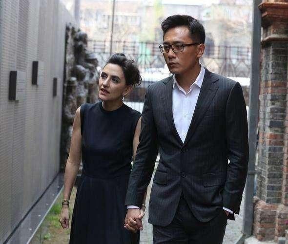 刘烨老婆近照大曝光, 长相惹争议, 网友: 难怪刘