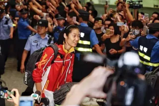 陪省领导慰问朱婷父母的“干部”什么来头？