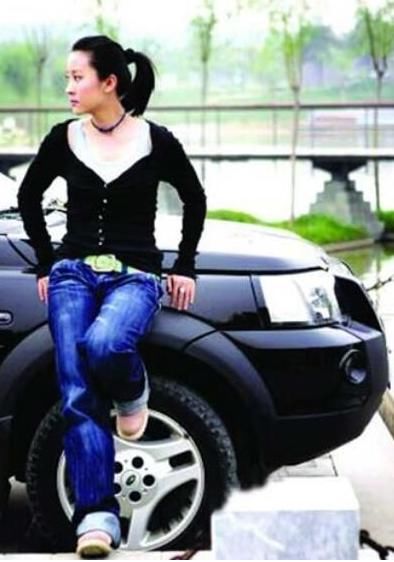 她甩罗晋嫁豪门,今罗晋身价上亿豪车出行,如今