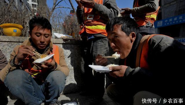 专家:如今农民存款都有二三十万,为何还说自己