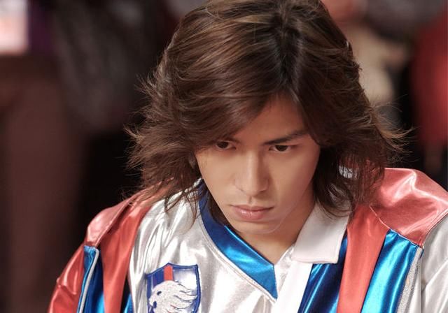 据说陈楚河到香港做宣传,中国星老板向华强亲自前去接待,而且对他毕恭