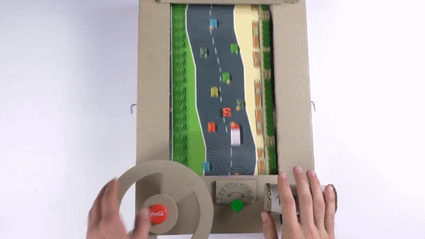 大神用硬纸板自制了一款赛车游戏 脑洞之大令