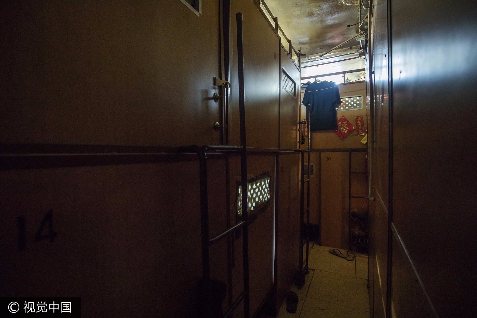 大香港的小蜗居:实拍17万香港租客的“棺材房” 大香港的小蜗居:实拍17万香港租客的“棺材房”