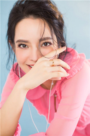 吴瑶新歌《刷我滴卡》 搞笑东北风神曲来袭