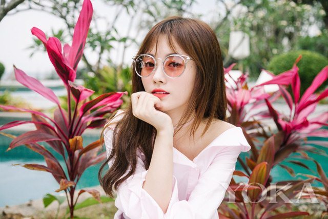 鞠婧祎三亚拍摄时尚大片 演绎新款眼镜 鞠婧祎三亚拍摄时尚大片 演绎新款眼镜