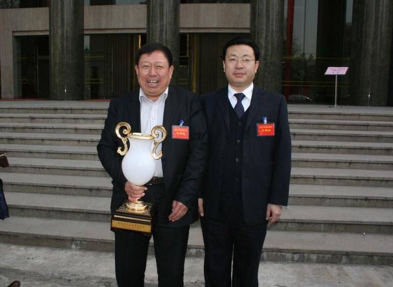 他是中国最大煤老板,小学文化转型当县长助理