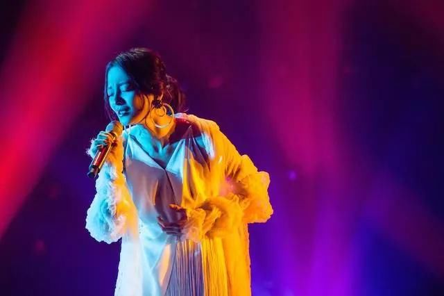 我的爸爸妈妈叫我去流浪张韶涵的这首歌句句