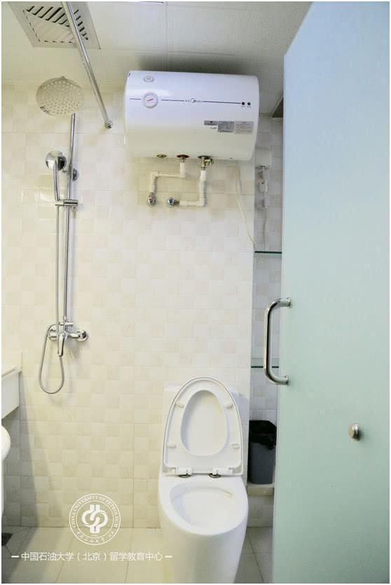 海外留学归来VS国内大学生啃老大军