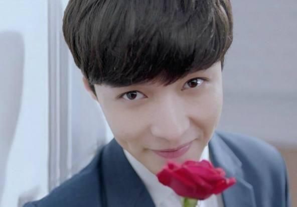 明星出道前的土名字,刘亦菲让人想不到,鹿晗