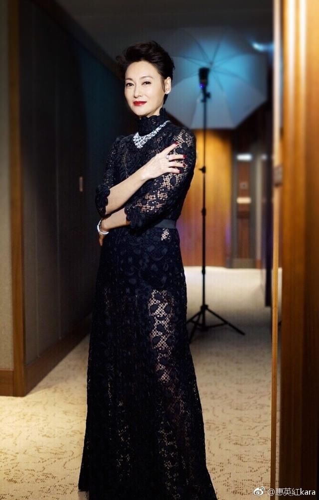新金马影后惠英红影坛常青的奥秘,拍戏前常做这个锻炼