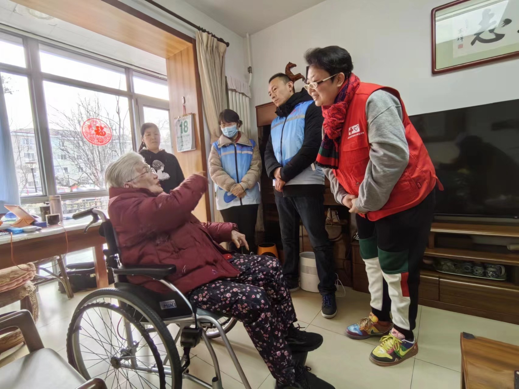 打扫房屋、送医上门……在昌平,“助老”服务有温度!_北京时间