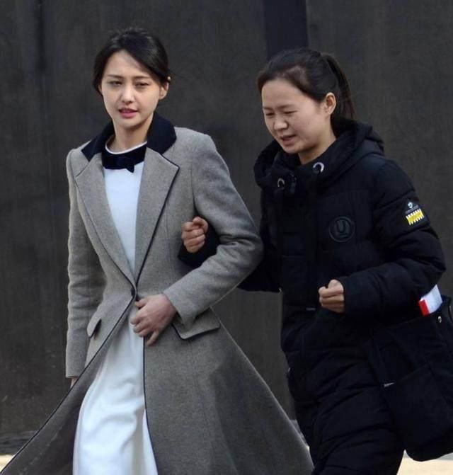 湘排场大,娜扎像女王,赵丽颖简直要笑死人了