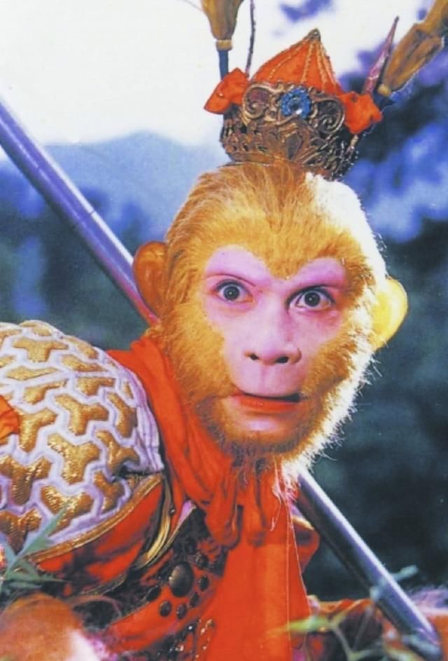 六小龄童签售会一脸敷衍被群嘲,章金莱做错了