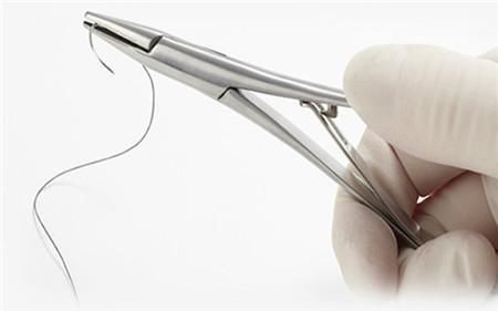 剖宫产手术,切口用可吸收线缝合好,还是不可吸