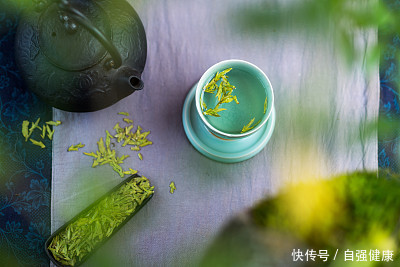 尿酸高,小心4种病!降尿酸,日常多吃四菜、多